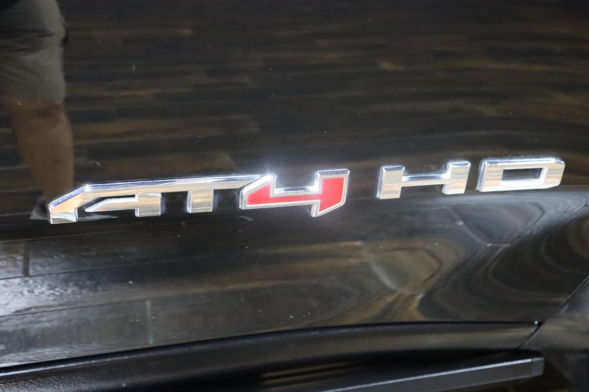 Used 2023 GMC Sierra 2500 AT4 w/ AT4 Premium Plus Package AWD/4WD image 10