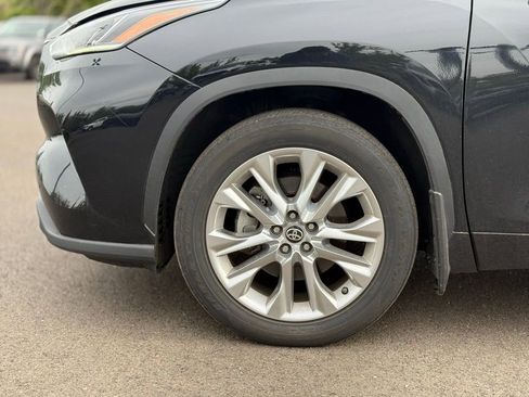 Used 2021 Toyota Highlander Limited image 9