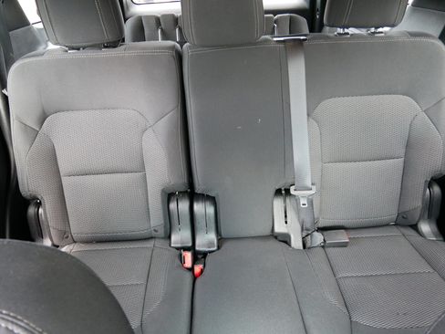 Used 2016 Ford Explorer XLT w/ Equipment Group 201A AWD/4WD image 14