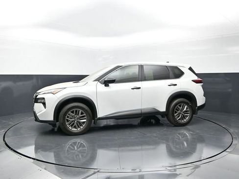 Certified 2025 Nissan Rogue S FWD image 3