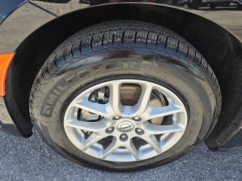 Used 2025 Chrysler Pacifica Select FWD image 9