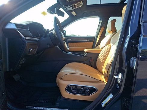 Used 2024 Jeep Grand Cherokee L Summit w/ Advanced Protech Group IV AWD/4WD image 15
