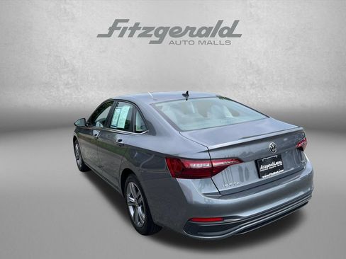 Used 2024 Volkswagen Jetta SE FWD image 9