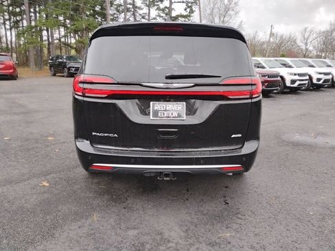 New 2026 Chrysler Pacifica Pinnacle w/ Trailer Tow Group AWD/4WD image 6