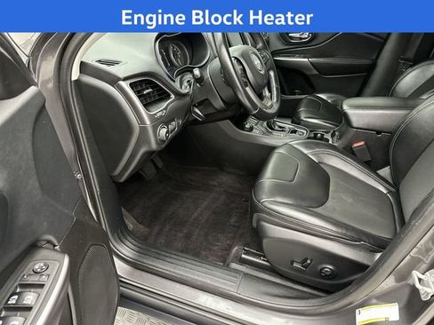 Used 2019 Jeep Cherokee Latitude Plus w/ Comfort/Convenience Group AWD/4WD image 13