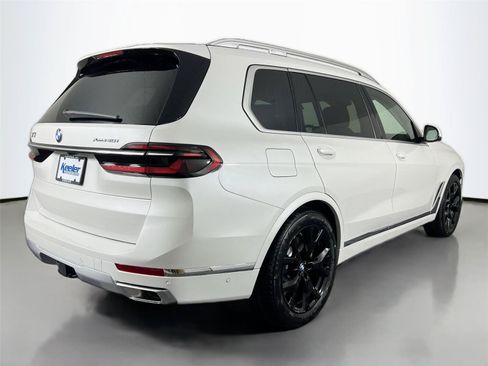 Used 2025 BMW X7 xDrive40i AWD/4WD image 6