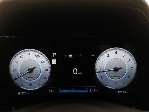 Used 2025 Hyundai Elantra SEL image 25