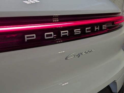 Used 2025 Porsche Cayenne image 17