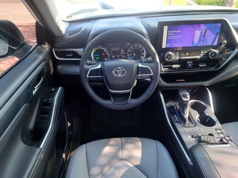 Used 2023 Toyota Highlander Bronze Edition image 18