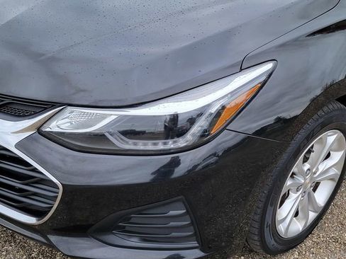 Used 2019 Chevrolet Cruze LT image 12