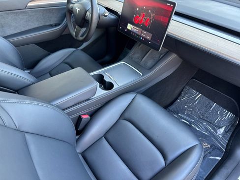 Used 2025 Tesla Model Y Long Range AWD/4WD image 17