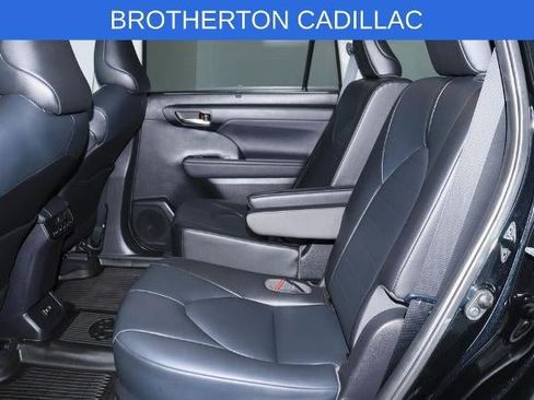 Used 2020 Toyota Highlander XLE AWD/4WD image 30