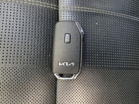 Used 2022 Kia Telluride SX w/ Nightfall Edition Package AWD/4WD image 32