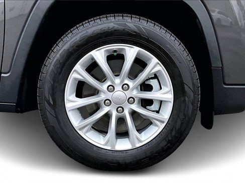 Certified 2022 Jeep Cherokee Latitude Lux image 32