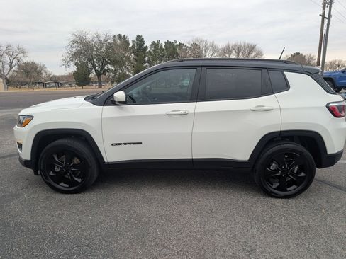 Used 2018 Jeep Compass Latitude image 2