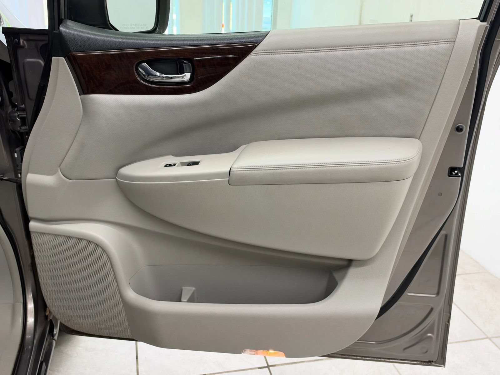 Used 2014 Nissan Quest SV w/ Leather Package FWD image 23