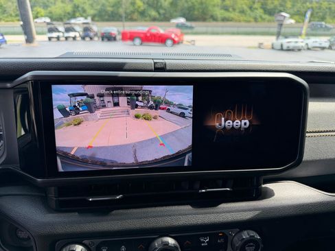 Used 2024 Jeep Wrangler Unlimited w/ Convenience Group AWD/4WD image 21