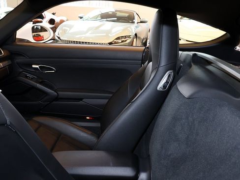 Used 2021 Porsche 718 Cayman image 38