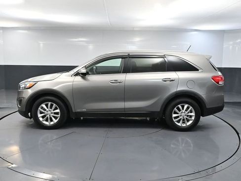 Used 2016 Kia Sorento LX image 8