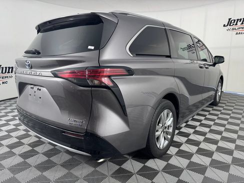 Used 2021 Toyota Sienna Limited FWD image 7