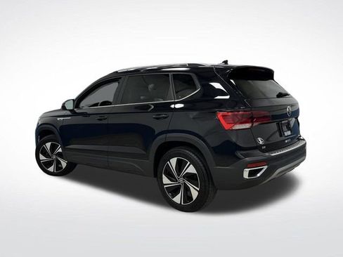 Used 2024 Volkswagen Taos SE w/ Panoramic Sunroof Package image 3