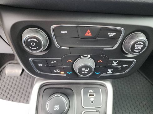 Used 2020 Jeep Compass Latitude w/ Cold Weather Group AWD/4WD image 26
