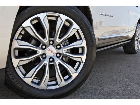 Used 2022 GMC Yukon Denali w/ Denali Ultimate Package RWD image 28