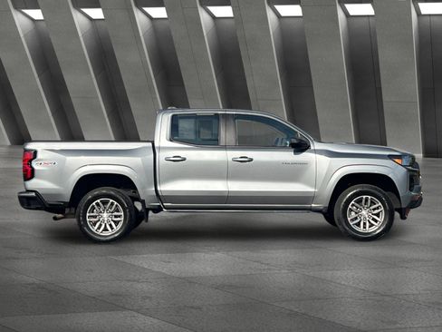 Used 2024 Chevrolet Colorado LT AWD/4WD image 3