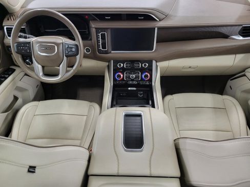 Used 2022 GMC Yukon Denali w/ Advanced Technology Package AWD/4WD image 7