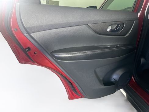 Used 2018 Nissan Rogue SV FWD image 24
