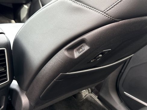 Used 2024 Kia Sportage EX image 12