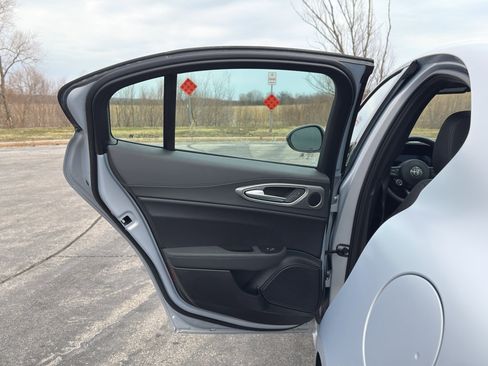 Used 2024 Alfa Romeo Giulia AWD image 40