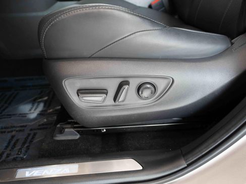 Used 2023 Toyota Venza Limited AWD/4WD image 12