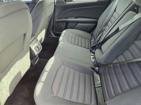 Used 2018 Ford Fusion SE w/ Fusion SE Technology Package image 14