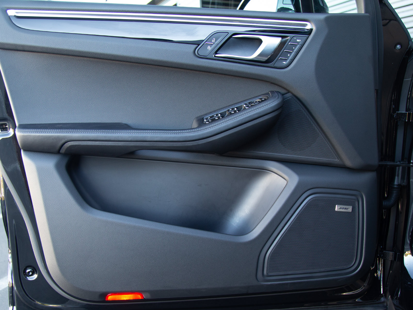 Certified 2026 Porsche Macan Turbo AWD/4WD image 6
