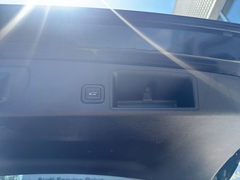 Used 2022 GMC Terrain SLE w/ Driver Convenience Package FWD image 10