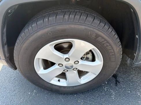 Used 2012 Jeep Grand Cherokee Laredo AWD/4WD image 13