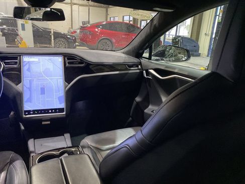 Used 2016 Tesla Model S AWD image 4