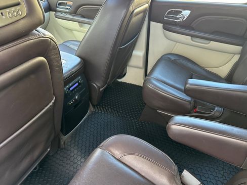 Used 2011 Cadillac Escalade ESV Platinum image 14