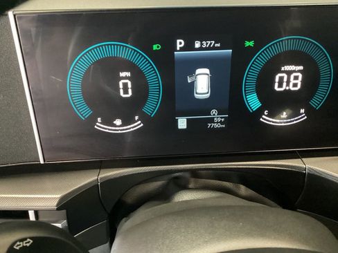 Used 2025 Hyundai Santa Fe SE image 13