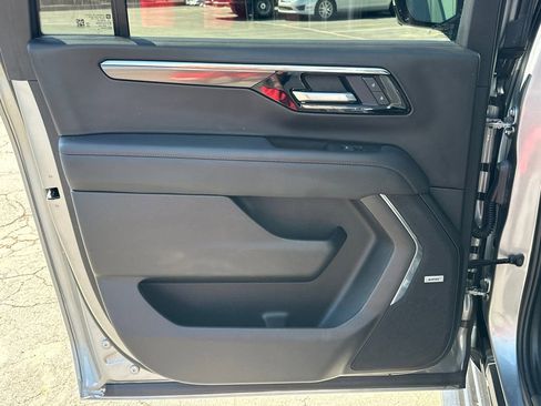 Used 2025 Chevrolet Suburban RST w/ RST Capability Package AWD/4WD image 22