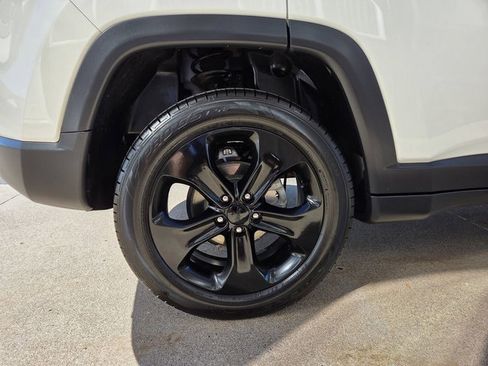 Used 2020 Jeep Compass Latitude AWD/4WD image 32