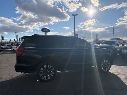 Used 2025 Ford Expedition Platinum w/ Driver's Package image 6