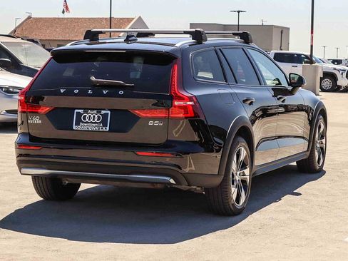 Used 2023 Volvo V60 B5 Cross Country Plus AWD/4WD image 4