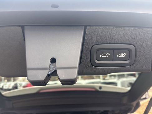 Used 2025 Volvo XC60 T8 Plus w/ Protection Package Premier image 7