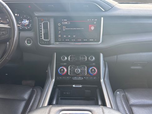 Used 2022 GMC Yukon XL Denali image 3