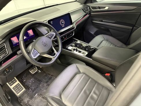 Used 2024 Volkswagen Atlas Cross Sport SEL R-Line AWD/4WD image 16