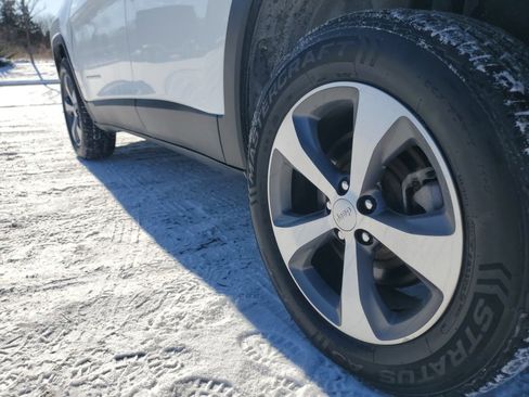 Used 2021 Jeep Cherokee Limited image 42