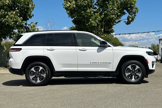 Used 2024 Jeep Grand Cherokee Limited 4xe AWD/4WD image 3