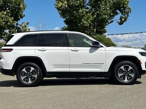 Used 2024 Jeep Grand Cherokee Limited 4xe AWD/4WD image 3